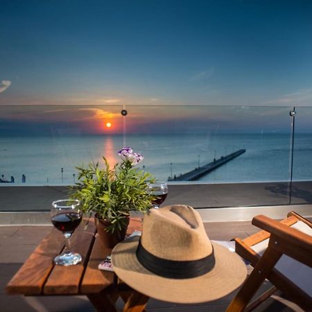 Vento Di Mare Apartment Peraía Екстериор снимка