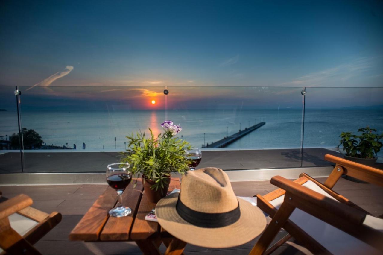 Vento Di Mare Apartment Peraía Екстериор снимка