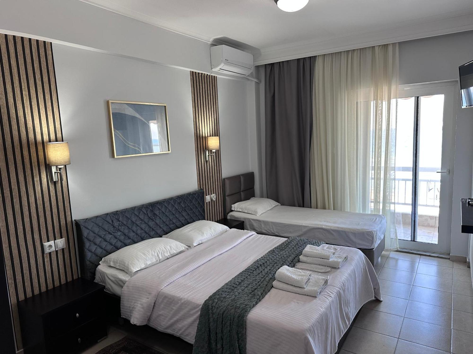 Vento Di Mare Apartment Peraía Екстериор снимка