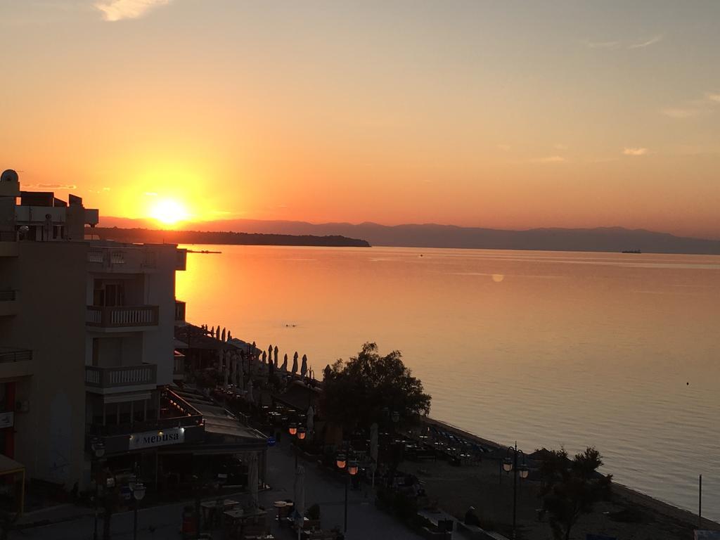 Vento Di Mare Apartment Peraía Екстериор снимка
