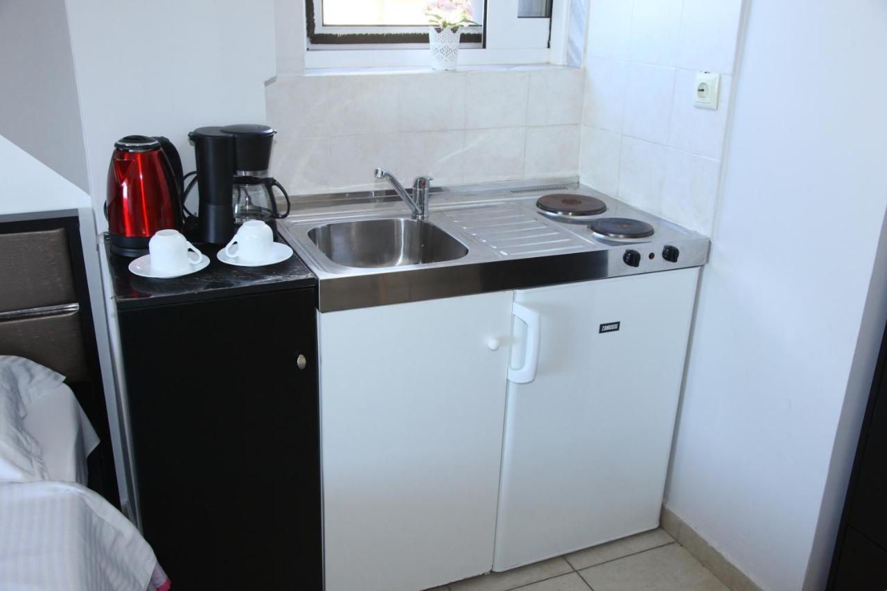 Vento Di Mare Apartment Peraía Екстериор снимка
